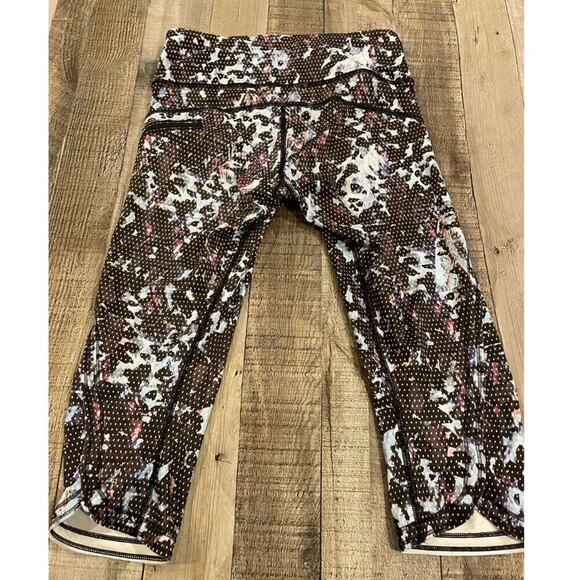 Lululemon Run Top Speed Mid-Rise Crop 17' Leggings | Floral Blue/Black | Sz 4 - Picture 3 of 14